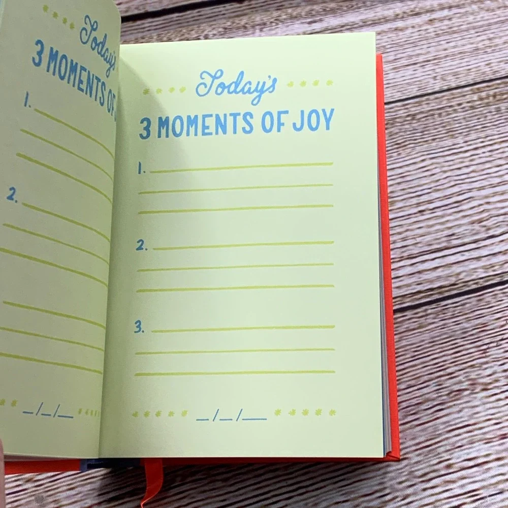 Good‎ Things Are Happening Journal A Journal for Tiny Moments of Joy Orange Blue